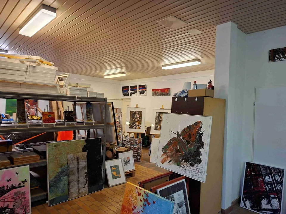 Espace commercial polyvalent avec caractère d'atelier à Bülach