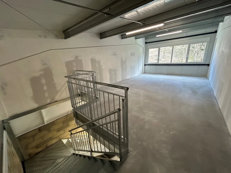 Moderne 2-stöckige Industriehalle in Vallorbe – Foto 7 von 9