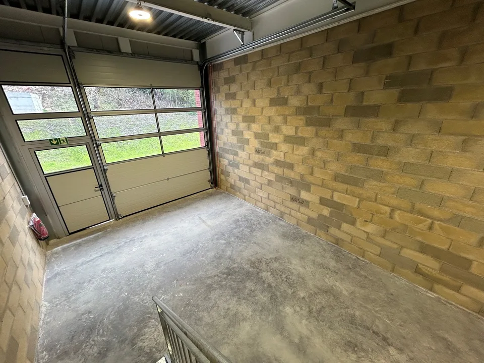 Moderne 2-stöckige Industriehalle in Vallorbe – Foto 6 von 9