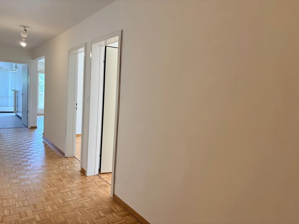Bex: Charmantes 3,5-Zimmer-Wohnung mit Balkon zu vermieten