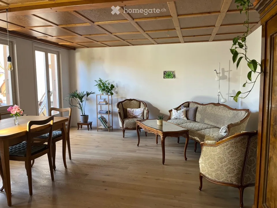 Grosszügige 4.5-Zimmer-Wohnung mit Balkon und Garten