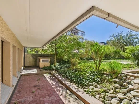 Spazio funzionale per ufficio/studio/studio con posto a sedere in giardino nel distretto 6 – foto 6 di 7