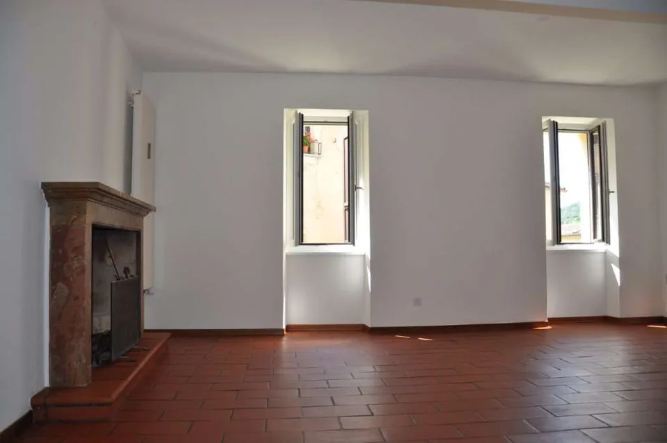 NEGGIO: AMPIO E SUGGESTIVO DUPLEX 3.5 loc.