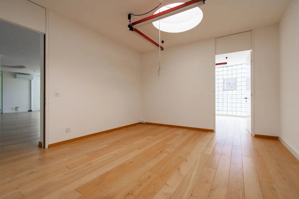 Großes Büro mit 4 Räumen in Sorengo