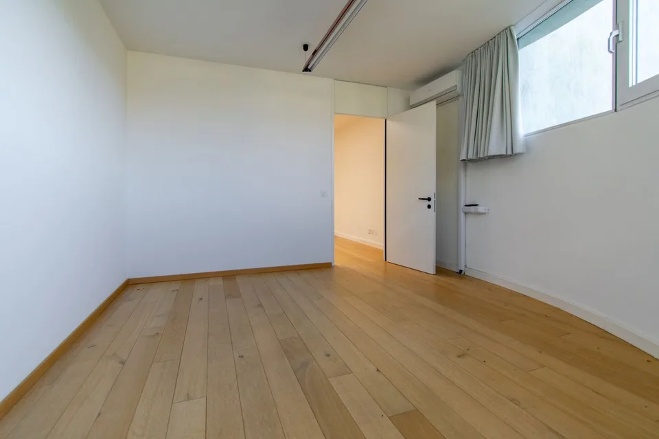 Großes Büro mit 4 Räumen in Sorengo