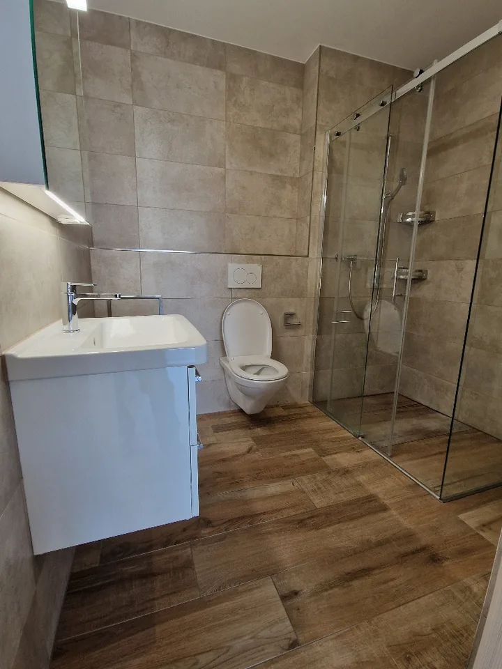 Modern 4.5-room new building apartment in a quiet location in Ettingen – photo 8 of 9