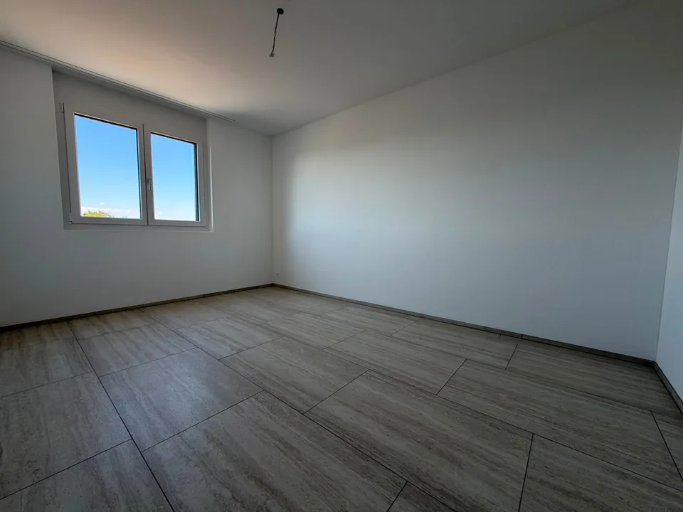 Appartement en attique 3.5 pièces neuf au 3e étage à Bettwiesen – disponible immédiatement
