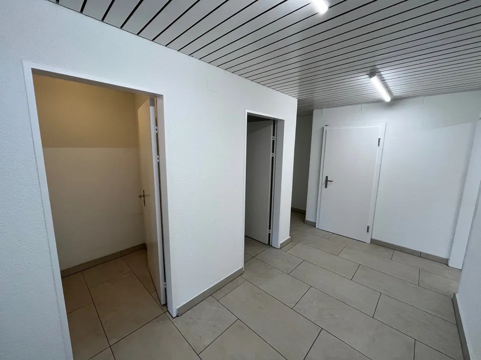 Spazio commerciale in affitto a Kehrsatz