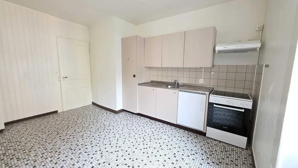 WOHNUNG MIT 3 ZIMMERN ZU VERMIETEN