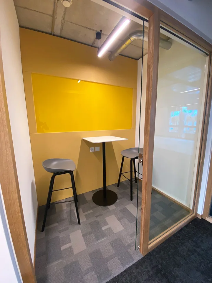 TERRASSE EXCLUSIVE POUR CHAQUE BUREAU - Espaces de bureau modernes aménagés à Glattpark