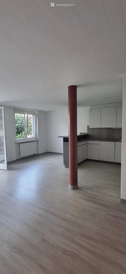 Bello appartamento di 4 locali al pianterreno con terrazza coperta