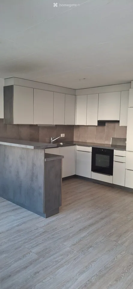 Bel appartement de 4 pièces au rez-de-chaussée avec terrasse couverte