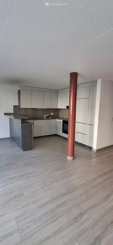 Bello appartamento di 4 locali al pianterreno con terrazza coperta