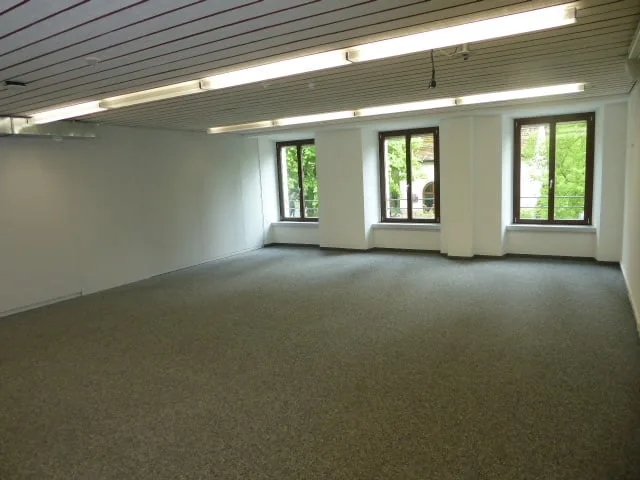 Multifunktionale und hochwertig ausgebaute Büro- / Schulungsräume