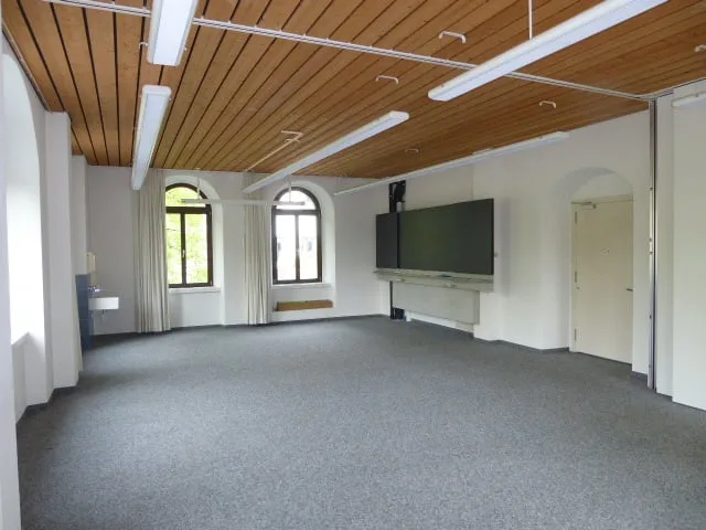 Multifunktionale und hochwertig ausgebaute Büro- / Schulungsräume