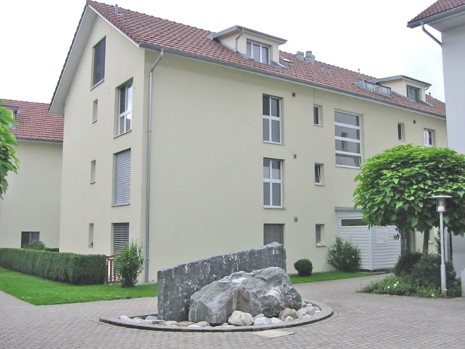 Appartamento di 4.5 locali con balcone e vista panoramica ad Auw