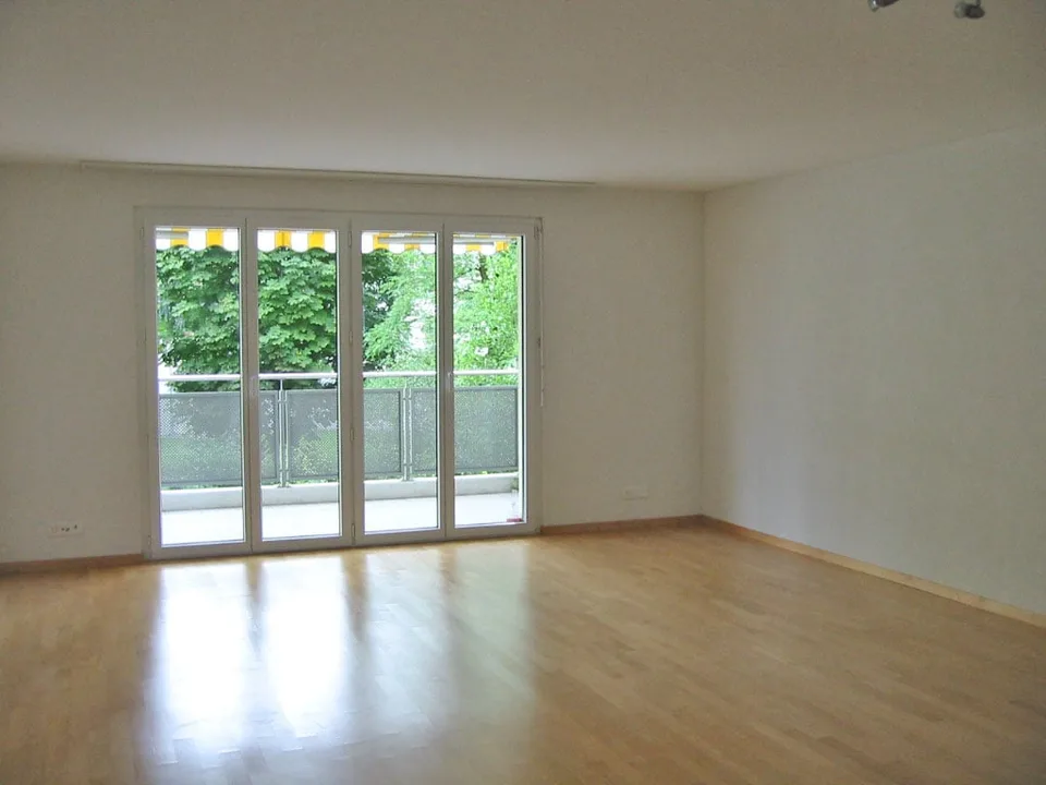 Appartamento di 4.5 locali con balcone e vista panoramica ad Auw