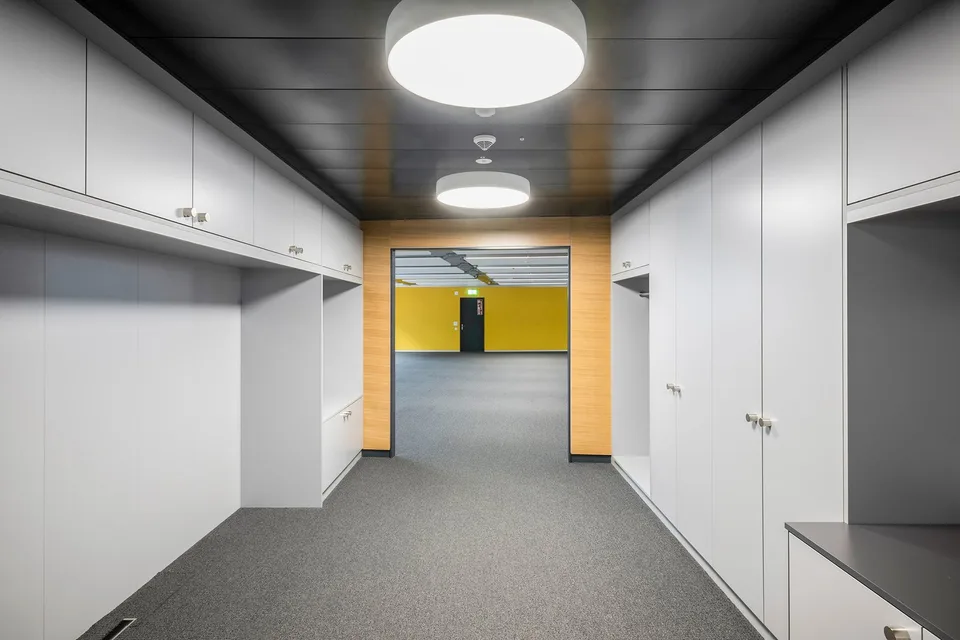 Spazi aziendali moderni con numerosi parcheggi - Power Tower Baden – foto 11 di 18