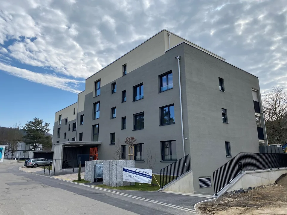 Einstellhallenplätze im Dorfkern von Breitenbach