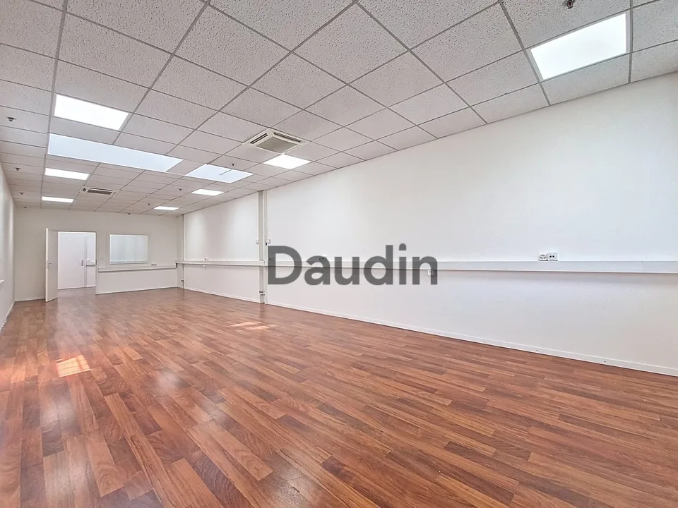 Bureau d'env. 97m2 à Meyrin