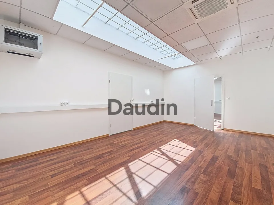 Bureau d'env. 97m2 à Meyrin