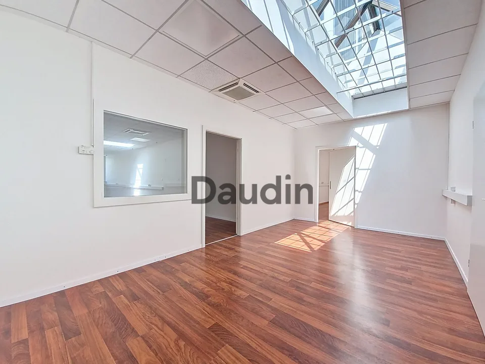 Bureau d'env. 97m2 à Meyrin