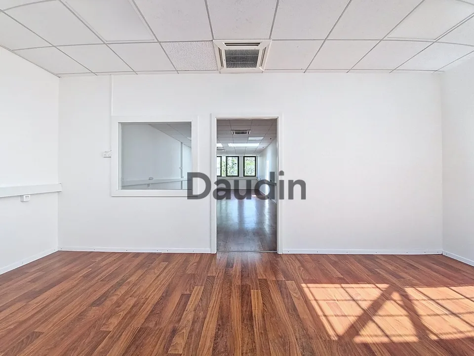 Bureau d'env. 97m2 à Meyrin