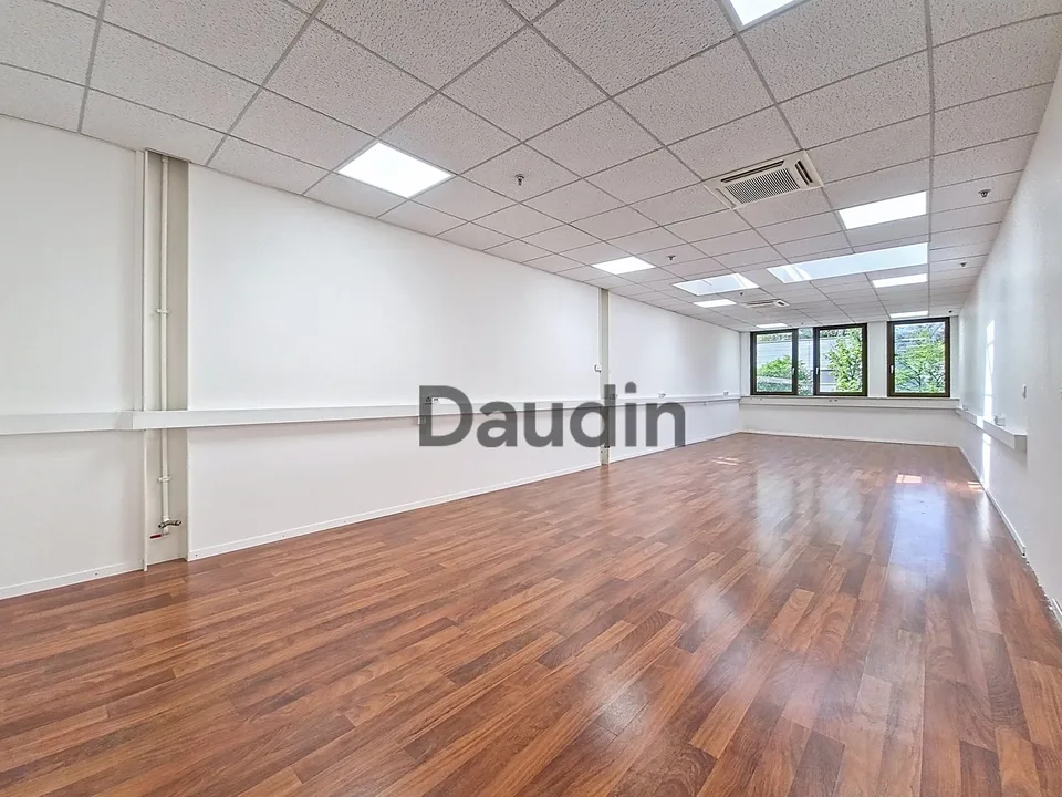 Bureau d'env. 97m2 à Meyrin