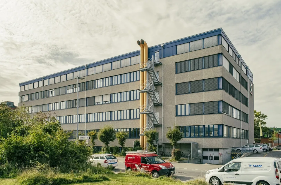Zentrale Fläche imTiefparterre mit Tageslicht für Ihre Firma gesucht?
