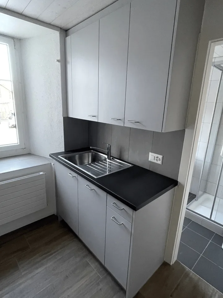 Zu vermieten - 2.5-Zimmer-Wohnung mit eingerichteter Küche - Grand-Rue 42, Courtelary – Foto 6 von 7