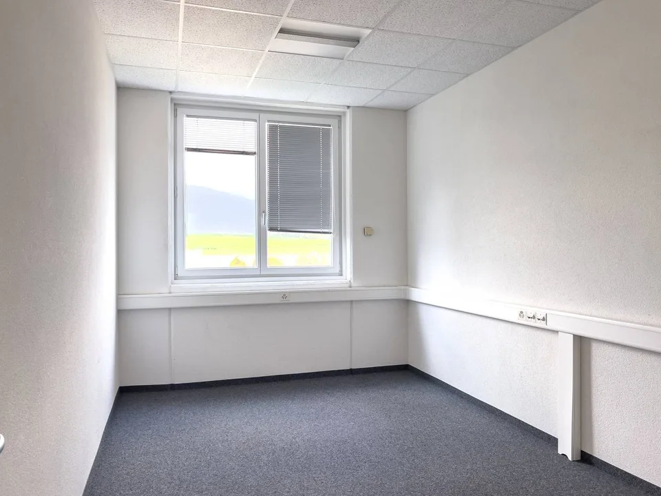 Uffici, locali amministrativi di 381m2 in affitto a Satigny