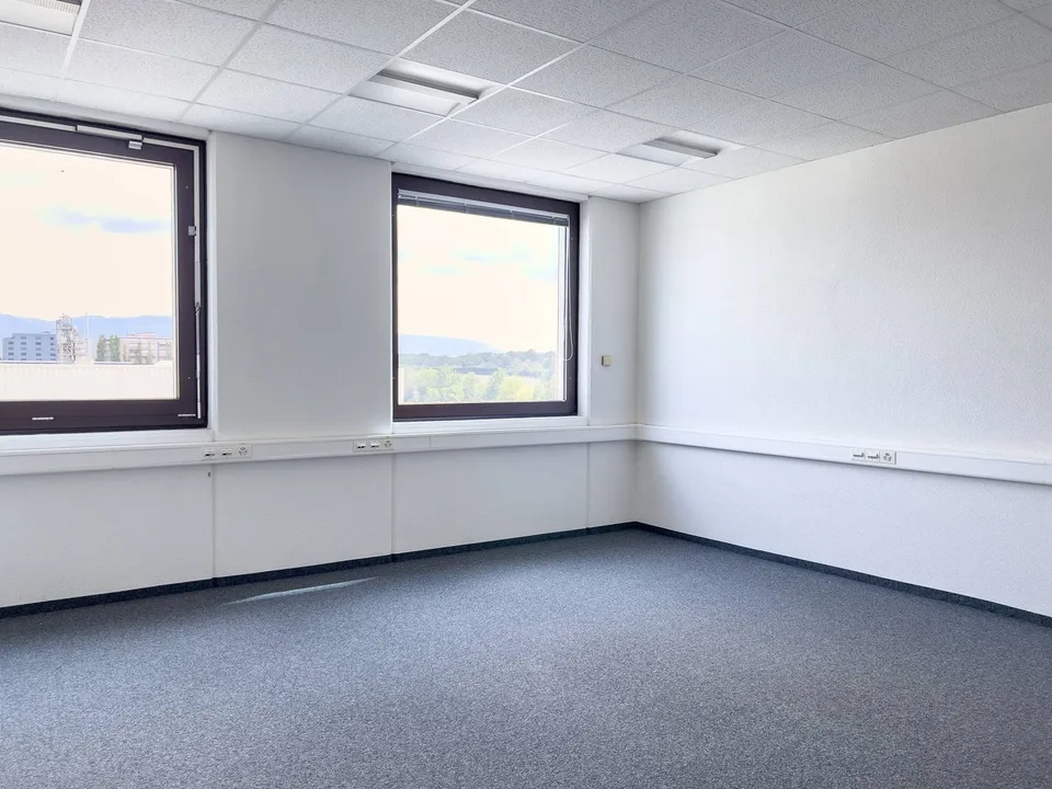 Uffici, locali amministrativi di 381m2 in affitto a Satigny