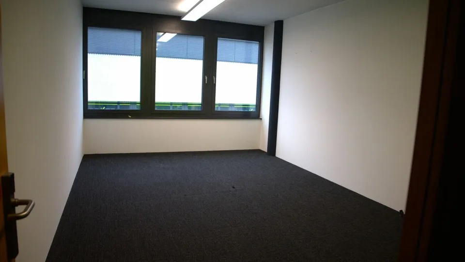 Büroflächen mit hohem Ausbaustandard, Archiv und Küche – Foto 7 von 7