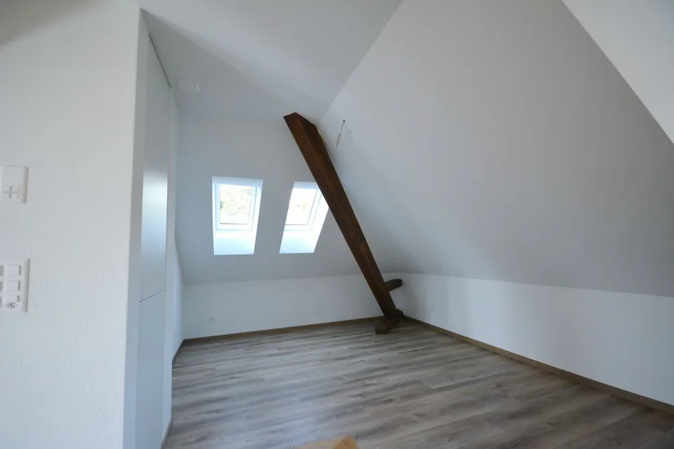 Appartamento mansardato affascinante sulla Bahnhofstrasse ad Aarburg – disponibile immediatamente!