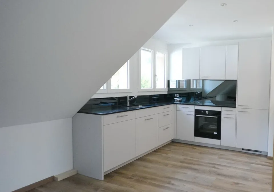 Appartamento mansardato affascinante sulla Bahnhofstrasse ad Aarburg – disponibile immediatamente!