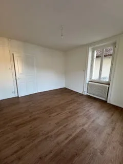 Spacious 5.5-room apartment renovated in Tavannes – photo 8 of 18