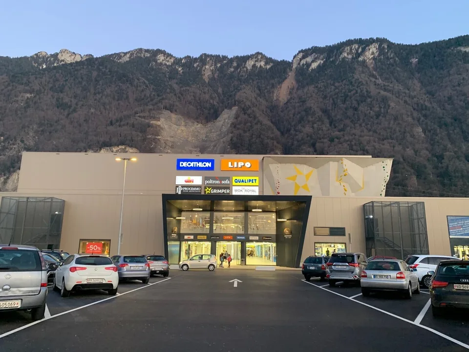 Commercial space 1280m2 - Rocville shopping center - Villeneuve