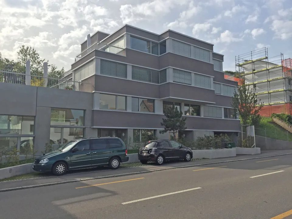 Motorradparkplatz in einer Tiefgarage