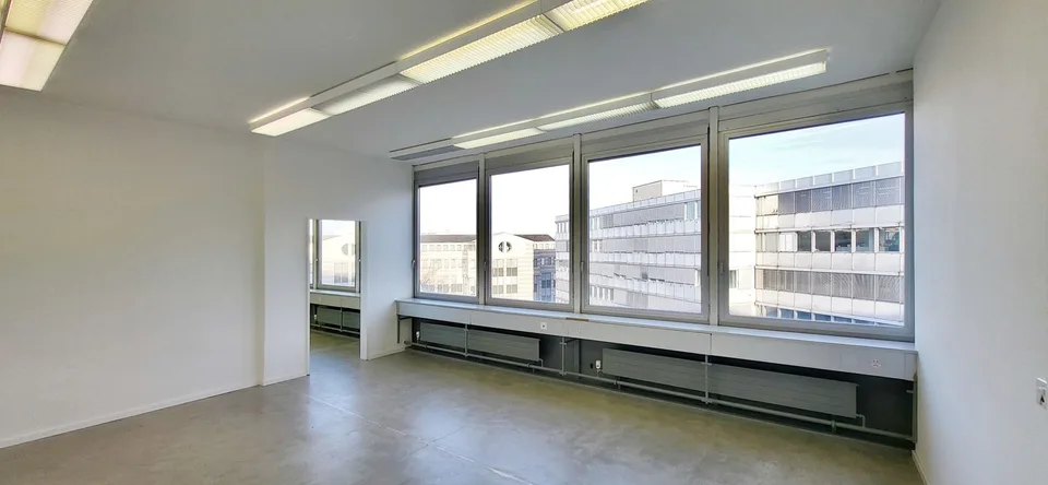 Spazio commerciale pronto per l'occupazione con carico al pavimento di 1.000 kg/m²!
