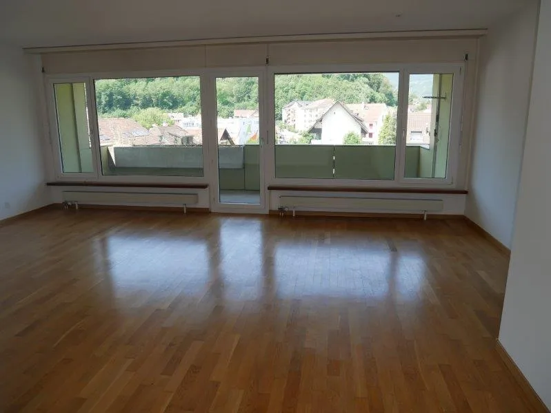 Grosse, geräumige 4.5-Z-Wohnung zu vermieten