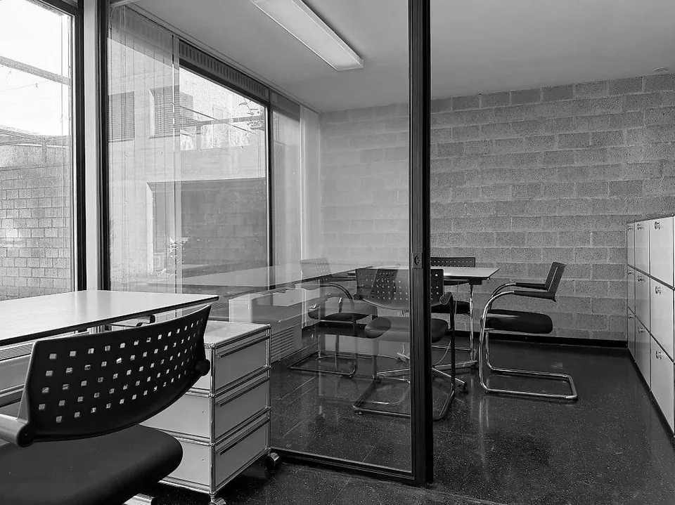 Büroplätze und flexible Arbeitsräume – Foto 7 von 13