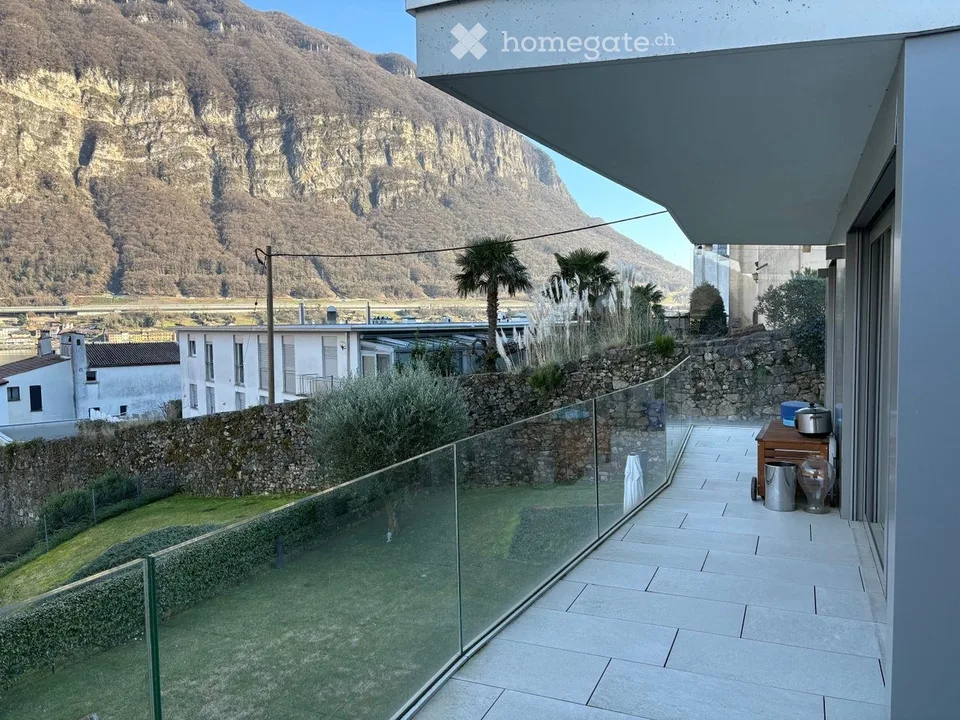Geräumige 4-Zimmer-Wohnung mit See- und Bergblick in Riva San Vitale