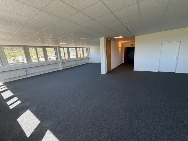Superficie ideale per uffici - Bello edificio rappresentativo per uffici, artigianato, industria leggera