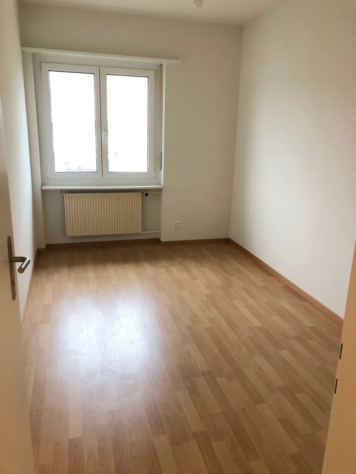Helle 4-Zimmer-Wohnung mit Balkon in Grenchen – Foto 8 von 10