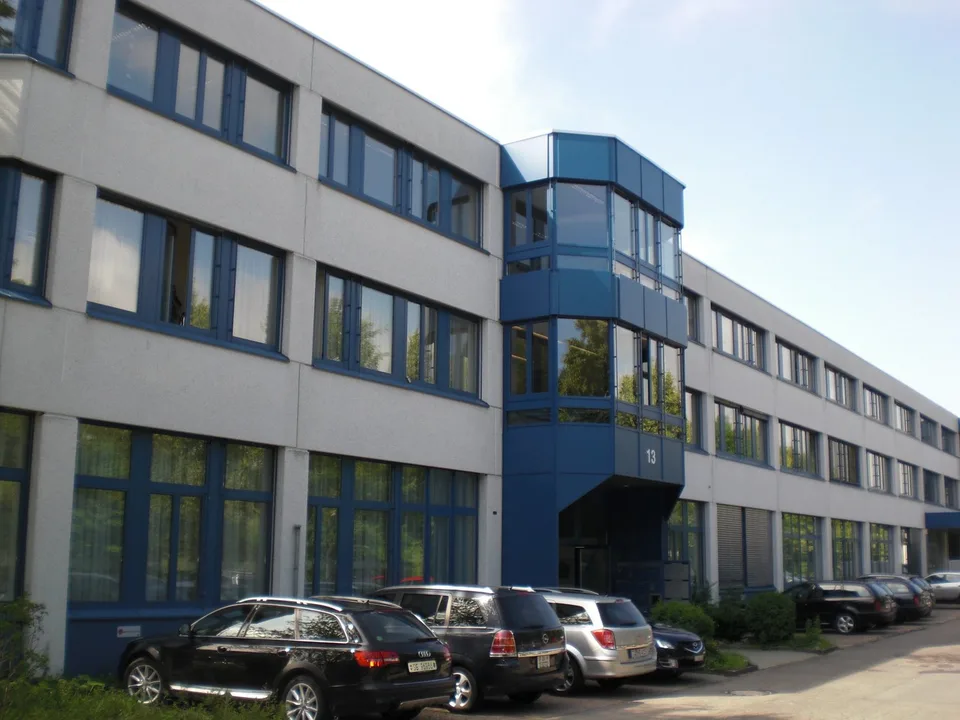 Vielseitige Gewerberäume mit Lager- und Verkaufsfläche in Baar
