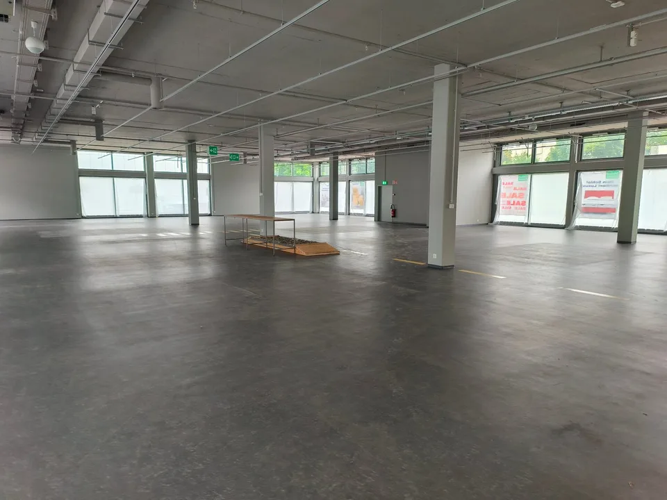 Top-Visibilität von der Zürichstrasse in Hinwil - 2'370 m²