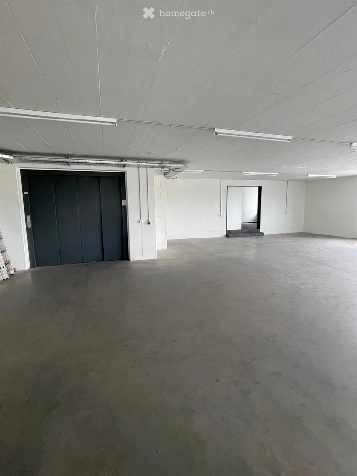 Ca. 400m2 Lagerraum zu vermieten. (auch unterteilbar auf eigene Kosten)