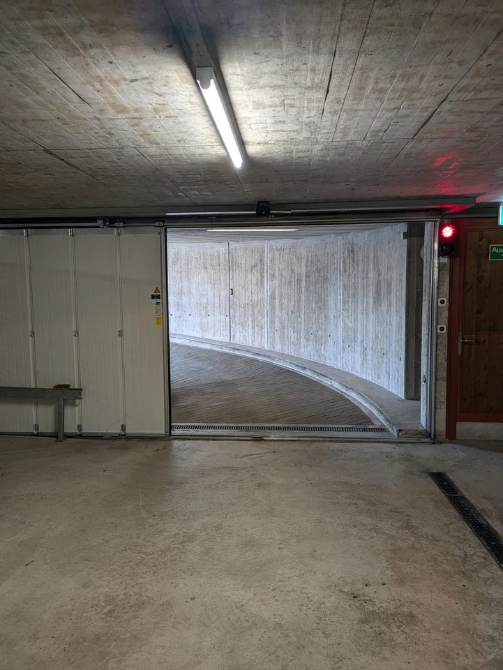Places de parking en garage souterrain à louer