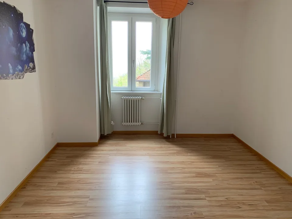 Wir vermieten eine renovierte 2.5-Zimmer-Wohnung
