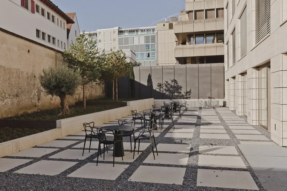 Spazio ufficio al piano terra est con terrazza giardino e sistema di raffreddamento – foto 6 di 8